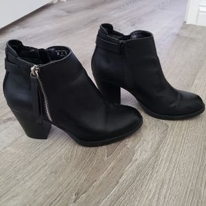 Booties black zip up